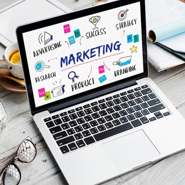 Os Benefícios de Trabalhar com uma Agência de Marketing em Vez de Gerenciar Suas Campanhas de Publicidade Internamente